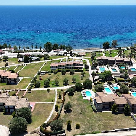 Stigmes Villas & Suites Nea Skioni Exteriör bild