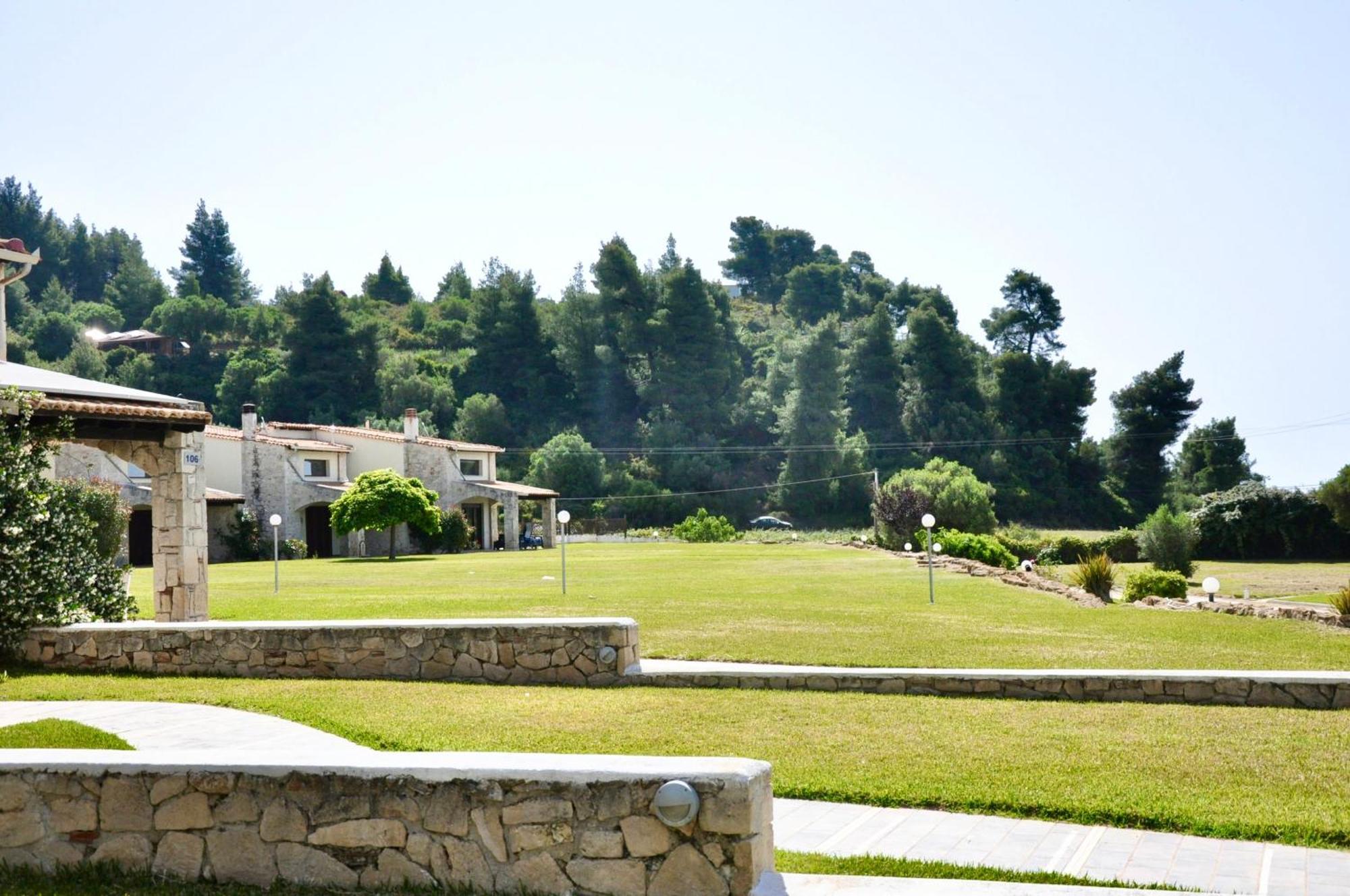 Stigmes Villas & Suites Nea Skioni Exteriör bild