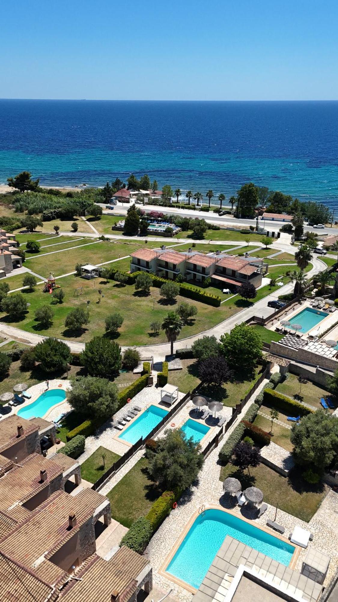 Stigmes Villas & Suites Nea Skioni Exteriör bild